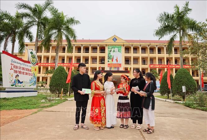Những ngày tháng 4 này, học sinh dân tộc thiểu số tỉnh Tuyên Quang dành nhiều thời gian, tập trung ôn tập kiến thức, chuẩn bị tâm lý vững vàng để đạt kết quả cao, ghi dấu cho 12 năm đèn sách. Ảnh: Thanh Tùng - TTXVN