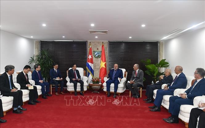 Phó Thủ tướng Trần Lưu Quang hội kiến với Thủ tướng Cuba Manuel Marrero Cruz, ngày 15/4/2024, tại Cung Cách mạng ở Thủ đô La Habana. Ảnh: VGP/TTXVN phát