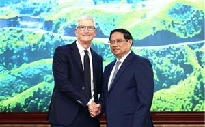 Vietnamese Prime Minister meets Apple CEO Tim Cook to discuss cooperation and development