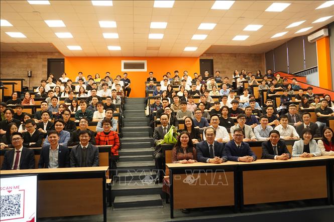 Giao lưu với các sinh viên và nghiên cứu sinh Việt Nam tại Moskva. Ảnh: Duy Trinh - PV TTXVN tại LB Nga
