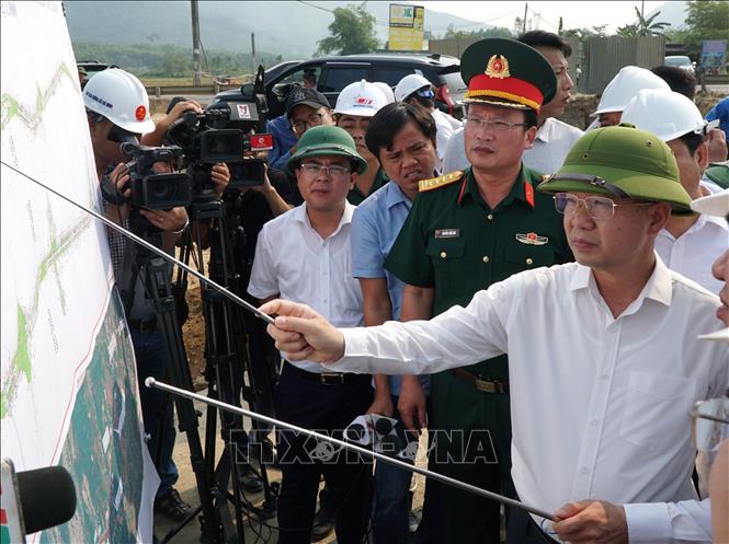 Bí thư Thành ủy Đà Nẵng Nguyễn Văn Quảng) kiểm tra tại dự án Cao tốc Hòa Liên – Túy Loan. Ảnh: Quốc Dũng - TTXVN