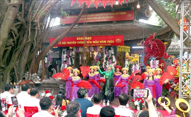 Khai mạc lễ hội truyền thống Đền Mẫu năm 2024. Ảnh: Mai Ngoan-TTXVN