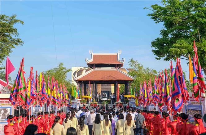 Locals flock to Hung Kings Temple in Binh Thuy district, Can Tho city. VNA Photo
