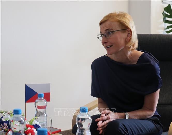 Chairwoman of the Communist Party of Bohemia and Moravia (KSCM) Katerina Konecna at the meeting. VNA Photo: Ngọc Biên