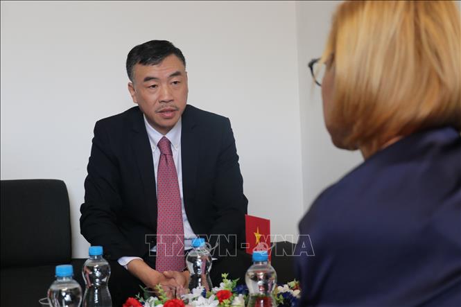 Vietnamese Ambassador to the Czech Republic Duong Hoai Nam at the meeting. VNA Photo: Ngọc Biên