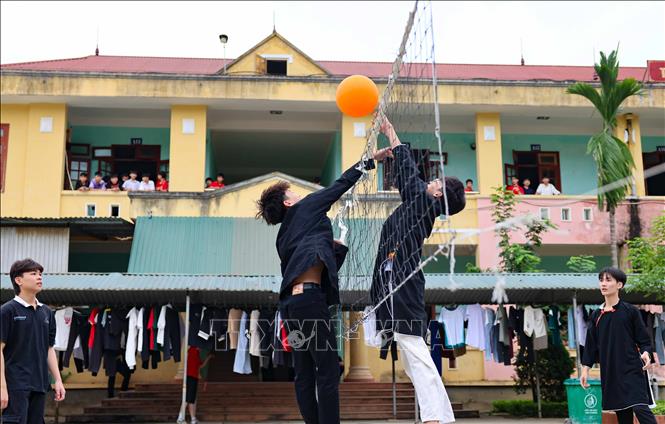 Các đơn vị trường học huyện Chiêm Hóa (Tuyên Quang) đã thực hiện tốt công tác giáo dục và nuôi dạy trẻ, đặc biệt là đối với các em học sinh dân tộc thiểu số có điều kiện ăn, ở, học tập và được tiếp xúc với các trang thiết bị hiện đại giúp cho chất lượng học tập được nâng cao. Ảnh: Thanh Tùng - TTXVN