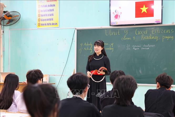 Thời gian tới, tỉnh Tuyên Quang tiếp tục nâng cao vai trò lãnh, chỉ đạo của cấp ủy đảng, chính quyền, sự tham gia ủng hộ của các tổ chức đoàn thể, nhân dân trong việc tổ chức triển khai thực hiện sắp xếp, điều chỉnh, bố trí biên chế, điều động giáo viên cho các trường PTDTNT, PTDTBT, đảm bảo tỷ lệ giáo viên/lớp theo quy định. Ảnh: Thanh Tùng - TTXVN
