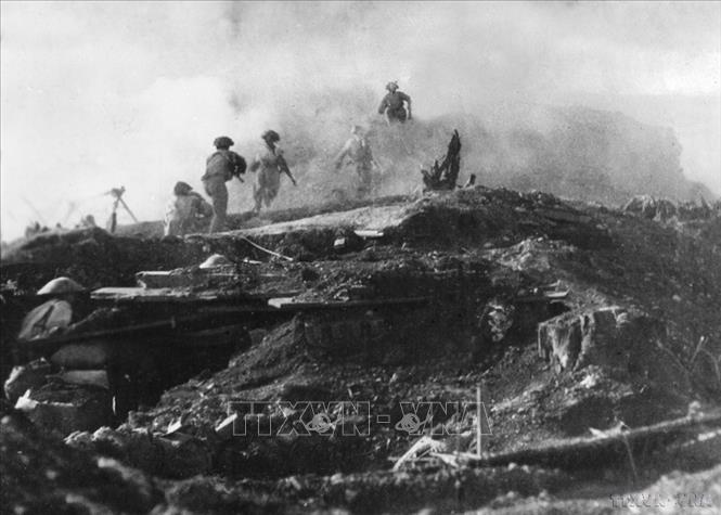 Bộ đội ta tấn công các vị trí xung yếu của địch trên đồi A1, ngày 6/5/1954. Ảnh: Tư liệu TTXVN
