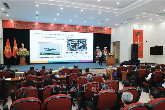 Giới thiệu trưng bày ảnh online và các chuyên mục của chuyên trang thông tin “70 năm chiến thắng Điện Biên Phủ”. Ảnh: Minh Quyết - TTXVN