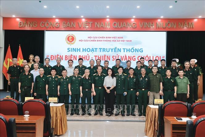 Đại biểu tham dự buổi sinh hoạt. Ảnh: Minh Quyết - TTXVN
