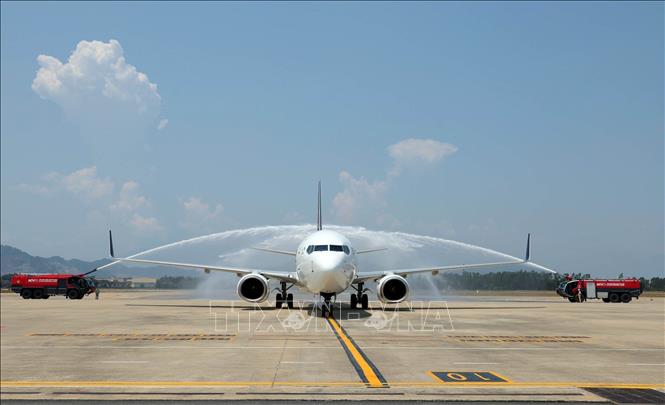 A welcome ceremony for visitors at Da Nang International Airport. VNA Photo: Trần Lê Lâm