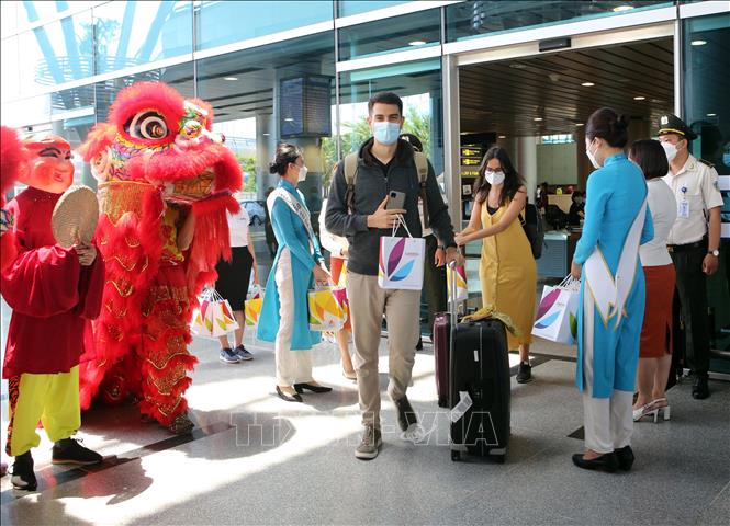 Visitors arrive at Da Nang International Airport. VNA Photo: Trần Lê Lâm