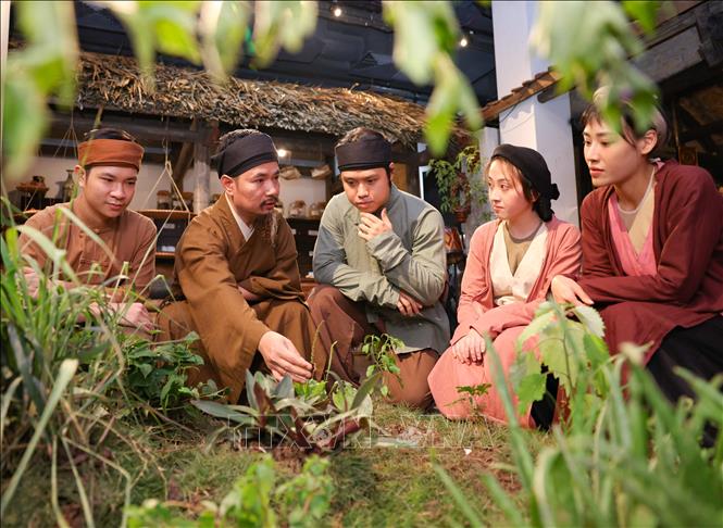 Trưng bày giới thiệu cây thuốc dược liệu, sản phẩm thuốc, khu vực điều chế thuốc Đông y cổ truyền, không gian tư vấn bắt mạch… từ ngày 19/4 đến ngày 12/5/2024. Ảnh: Thanh Tùng - TTXVN 