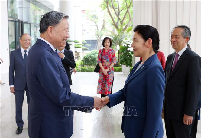 Minister of Public Security To Lam welcomes Chinese Minister of Justice He Rong. VNA Photo: Phạm Kiên