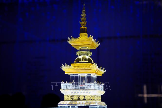 Ngọc xá lợi Đức Phật Thích Ca được an tọa và tôn trí trang trọng trong bảo tháp lưu ly 2 tầng trên đỉnh núi Bà Đen. Ảnh: Giang Phương - TTXVN 