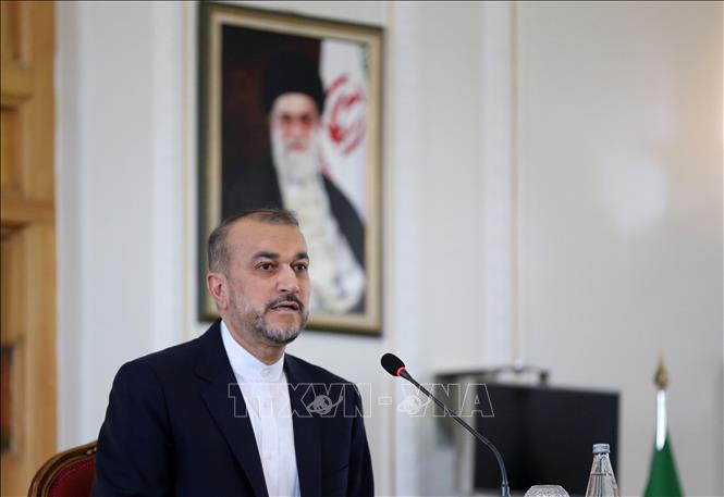 Ngoại trưởng Iran Hossein Amir-Abdollahian trong cuộc họp báo về căng thẳng Iran-Israel tại Tehran, ngày 14/4/2024. Ảnh: AFP/TTXVN