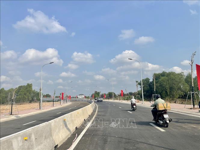 Khánh thành Cầu Đò mới (Cầu Đò 2) bắc qua sông Thị Tính có tổng vốn đầu tư 312 tỉ đồng. Ảnh: TTXVN phát