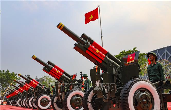Pháo lễ 105mm đặt tại khuôn viên Bảo tàng Chiến thắng lịch sử Điện Biên Phủ. Ảnh: Xuân Tư - TTXVN