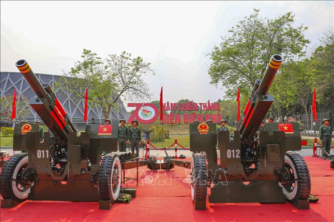 Pháo lễ 105mm đặt tại khuôn viên Bảo tàng Chiến thắng lịch sử Điện Biên Phủ. Ảnh: Xuân Tư - TTXVN