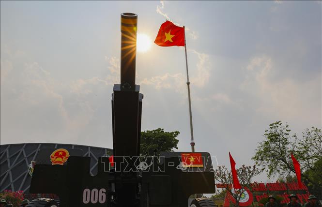 Dàn pháo lễ 105mm đặt tại khuôn viên Bảo tàng Chiến thắng lịch sử Điện Biên Phủ. Ảnh: Xuân Tư - TTXVN
