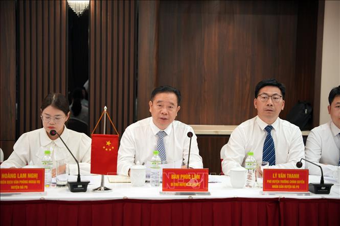 Bí thư Huyện ủy Nà Po Bàn Phúc Lâm phát biểu tại hội đàm. Ảnh: Chu Hiệu-TTXVN