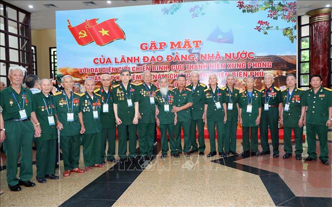 Các cựu chiến binh đến dự buổi gặp mặt. Ảnh: Trọng Đức - TTXVN