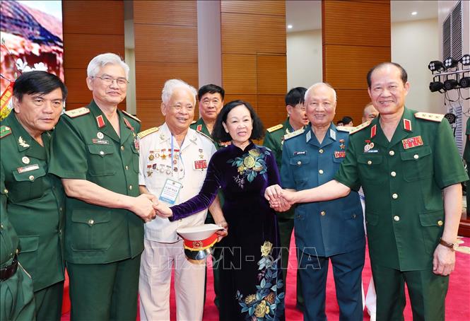 Thường trực Ban Bí thư Trương Thị Mai và các đại biểu tại buổi gặp mặt. Ảnh: Trọng Đức - TTXVN