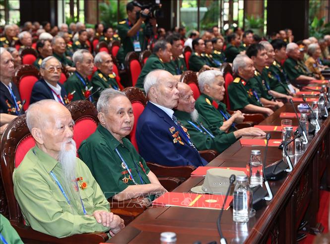 Các cựu chiến binh, cựu TNXP dự buổi gặp mặt. Ảnh: Trọng Đức - TTXVN