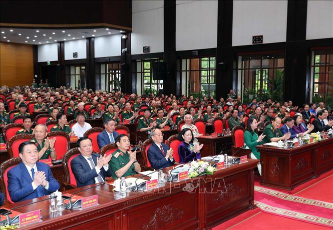 Lãnh đạo, nguyên lãnh đạo Đảng, Nhà nước và các đại biểu tham dự buổi gặp mặt. Ảnh: Trọng Đức - TTXVN