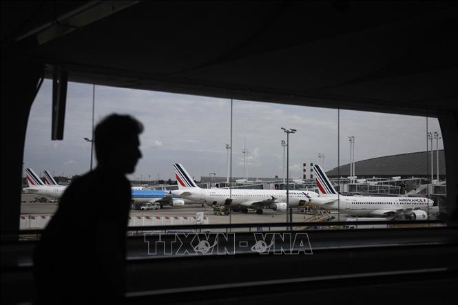 (Tư liệu) Nhà chờ số 2 tại sân bay Roissy-Charles de Gaulle, Pháp vào thời điểm nhân viên kiểm soát không lưu đình công. Ảnh: AFP/TTXVN