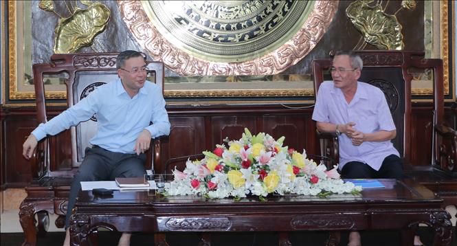 Bí thư Tỉnh ủy Bạc Liêu Lữ Văn Hùng cùng Tổng Kiểm toán Nhà nước Ngô Văn Tuấn (trái) trao đổi tại buổi làm việc. Ảnh: Tuấn Kiệt – TTXVN