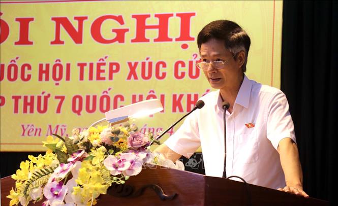 Trưởng ban Tuyên giáo Tỉnh ủy, Trưởng đoàn Đại biểu Quốc hội tỉnh Hưng Yên Đào Hồng Vận phát biểu tại buổi tiếp xúc cử tri huyện Yên Mỹ. Ảnh: Mai Ngoan-TTXVN