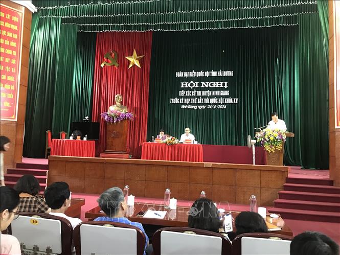 Đoàn đại biểu Quốc hội tỉnh Hải Dương tiếp xúc cử tri huyện Ninh Giang trước Kỳ họp thứ 7, Quốc hội khóa XV. Ảnh: Tiến Vĩnh - TTXVN