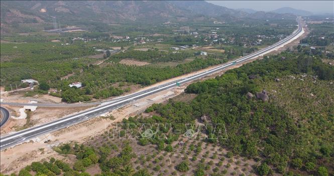 Cao tốc Cam Lâm - Vĩnh Hảo đi qua 3 tỉnh: Khánh Hòa, Ninh Thuận và Bình Thuận với chiều dài khoảng 78,5 km. Ảnh: Hoàng Hiếu - TTXVN