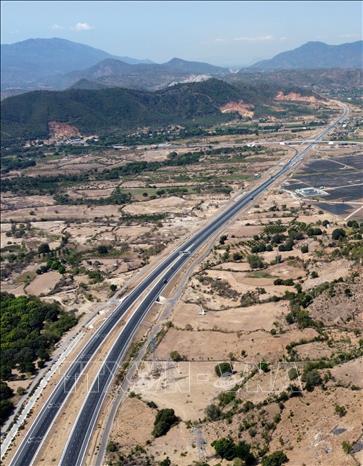 Tuyến cao tốc Cam Lâm - Vĩnh Hảo trước ngày khánh thành. Ảnh: Hoàng Hiếu - TTXVN