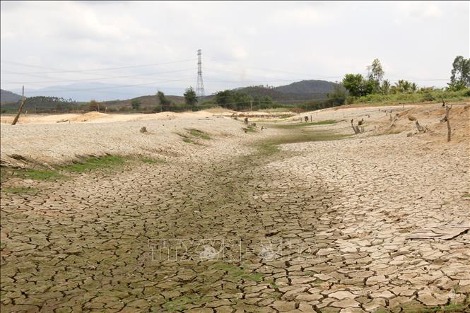 Irrigation reservoirs in the south central province of Binh Thuan are dried-off. VNA Photo: Nguyễn Thanh