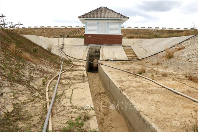 Many irrigation works in the south central province of Binh Thuan have to stop operation. VNA Photo: Nguyễn Thanh