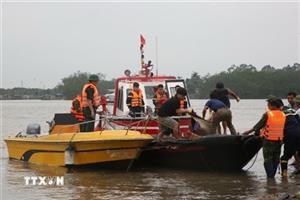 Tìm thấy thi thể một nạn nhân trong vụ lật thuyền nan ở Quảng Ninh