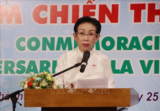 Bà Trương Thị Hiền, Chủ tịch Hội hữu nghị Việt Nam-Cuba Thành phố Hồ Chí Minh phát biểu tại buổi họp mặt. Ảnh: Thu Hương - TTXVN