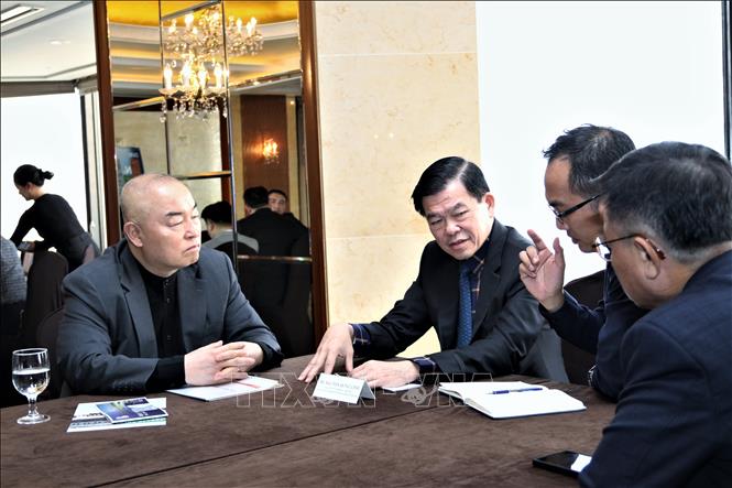Bí thư tỉnh uỷ Đồng Nai Nguyễn Hồng Lĩnh làm việc với các nhà đầu tư Hàn Quốc. Ảnh: Khánh Vân - TTXVN tại Hàn Quốc
