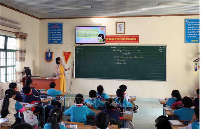 A classroom of the fifth grade students in Quang Lap commune, Don Duong district. VNA Photo: Vũ Sinh