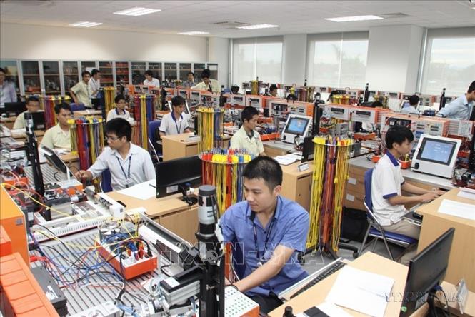 Phòng đào tạo công nhân bậc cao của Nhà máy điện thoại Samsung Thái Nguyên. Ảnh: Tuấn Anh – TTXVN