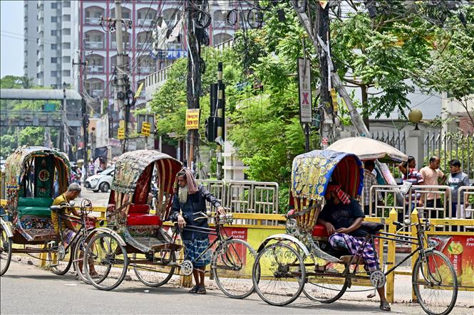 Nắng nóng gay gắt tại Dhaka, Bangladesh ngày 25/4/2024. Ảnh: AFP/TTXVN