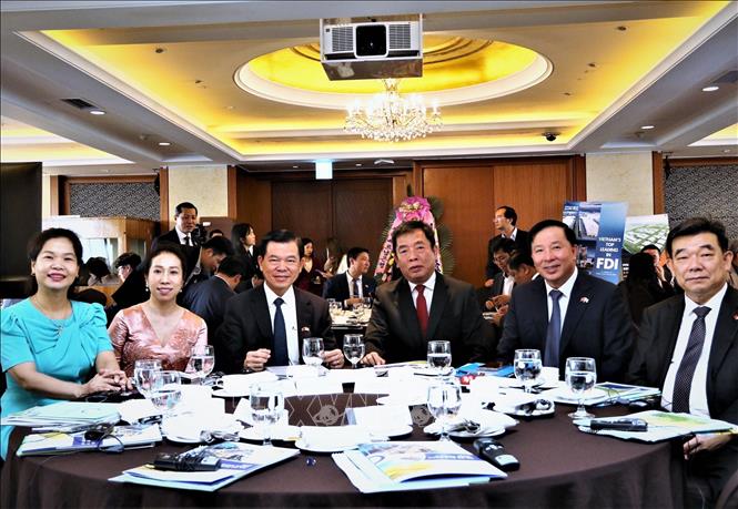 Đại sứ Việt Nam tại Hàn Quốc Vũ Hồ cùng các đại biểu tham dự Hội nghị. Ảnh: Khánh Vân Pv TTXVN tại Hàn Quốc