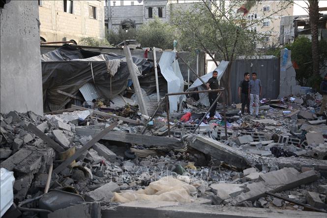 Những ngôi nhà bị phá hủy sau cuộc không kích của Israel tại Rafah, Dải Gaza, ngày 24/4/2024. Ảnh: THX/TTXVN