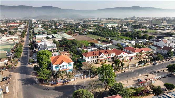 New buildings in Tu Tra commune, Don Duong district. VNA Photo: Vũ Sinh
