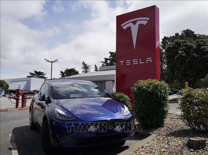 (Tư liệu) Ô tô điện của hãng Tesla tại San Mateo, California, Mỹ, ngày 15/4/2024. Ảnh: THX/TTXVN