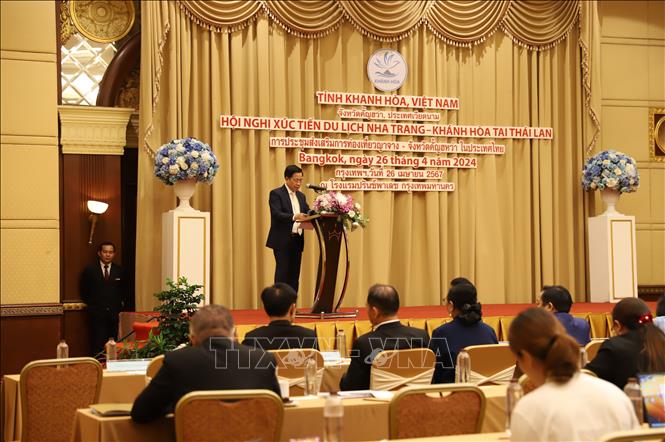 Ông Hà Quốc Trị, Phó Bí thư Tỉnh ủy Khánh Hòa phát biểu khai mạc hội nghị. Ảnh: Đỗ Sinh – P/v TTXVN tại Thái Lan