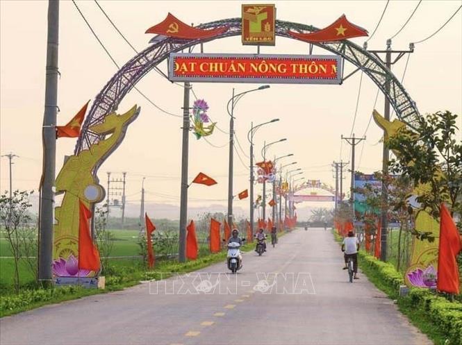 Hệ thống giao thông nông thôn trên địa bàn huyện Yên Lạc được đầu tư đồng bộ, hiện đại. Ảnh: Nguyễn Thảo - TTXVN