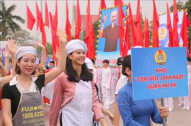 Người lao động tham gia diễu hành tại lễ phát động. Ảnh: Minh Thu- TTXVN